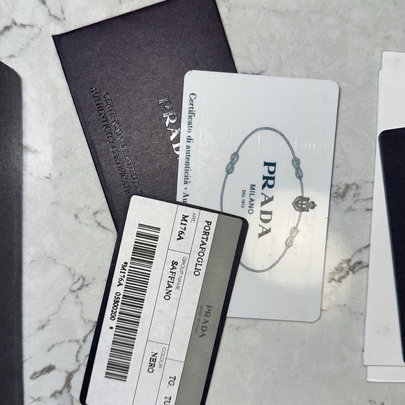 Prada Portafoglio Saffiano Nero Black Italian Leather Wallet M176A Authentic - Picture 2 of 10